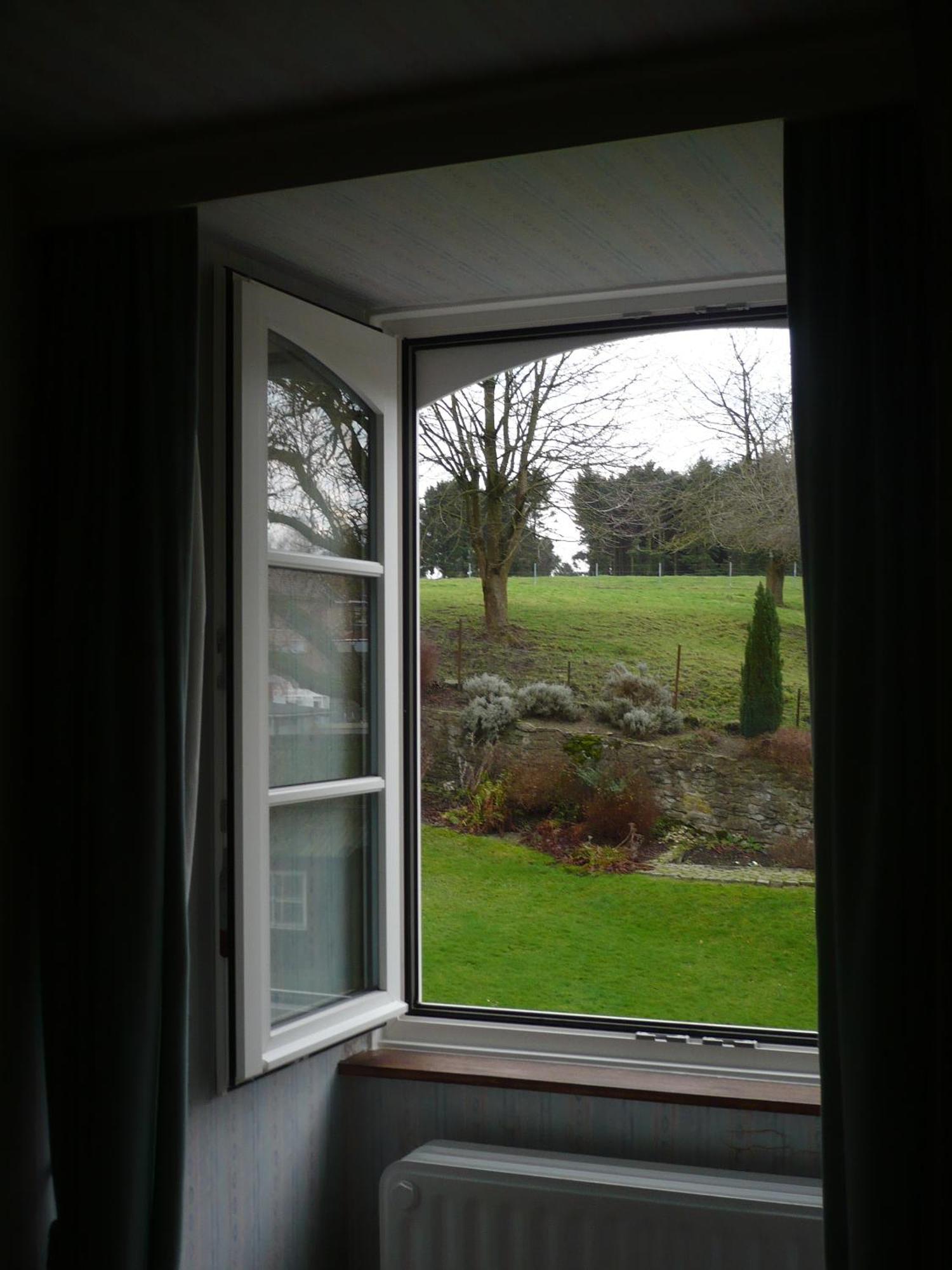 B&B El Tyu Ecaussinnes-d'Enghien ภายนอก รูปภาพ